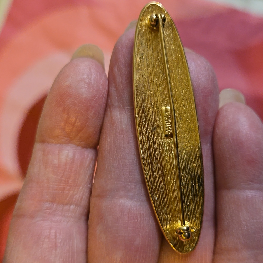 Vintage Monet Oval Black & Goldtone Brooch - Picture 3 of 5